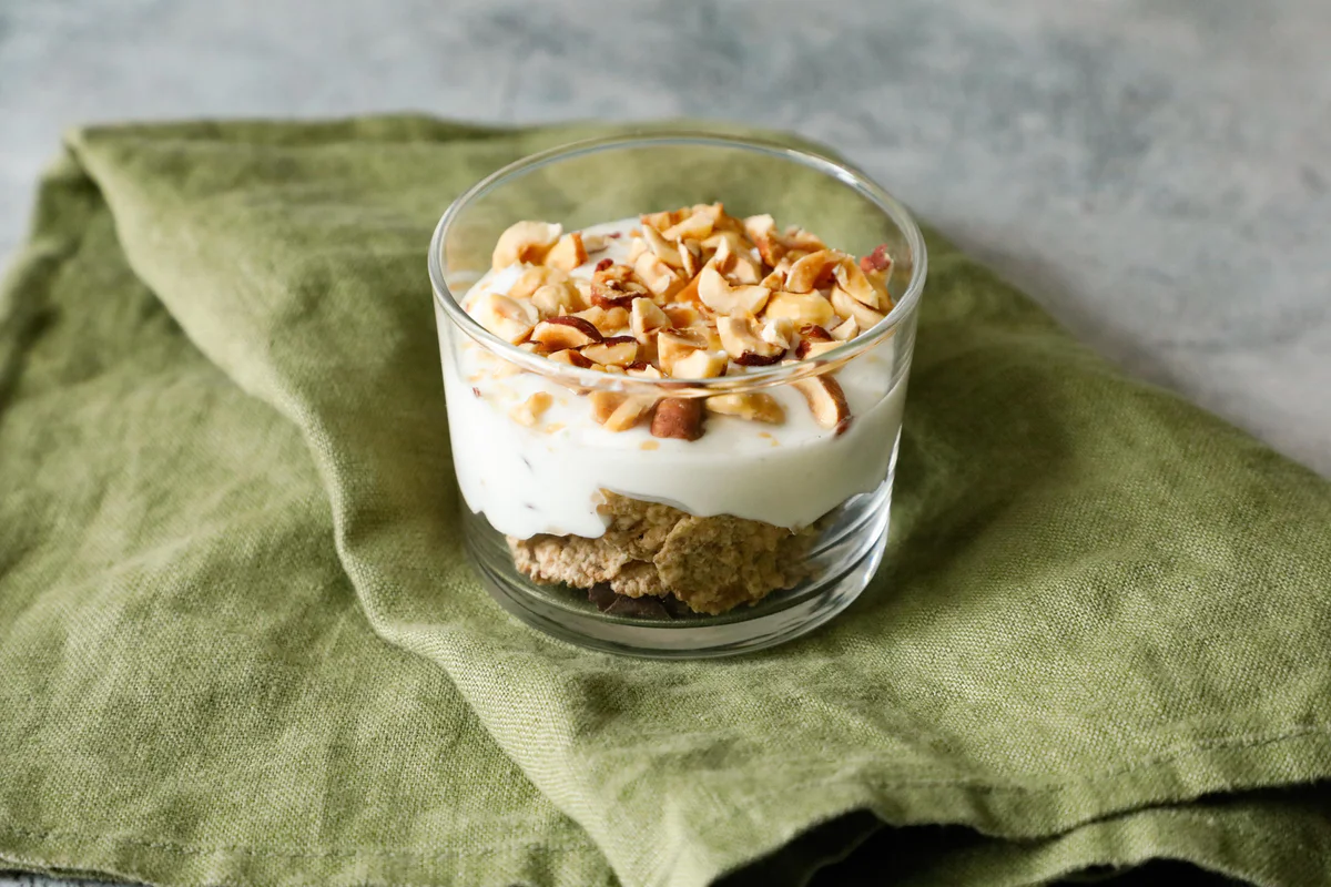 dolce-al-cucchiaio-allo-yogurt-con-fiocchi-di-riso-e-frumento-integrale