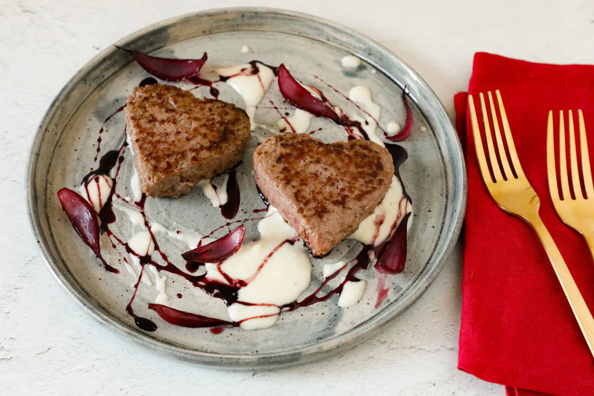 hamburger-con-cipolle-caramellate​-e-asiago​
