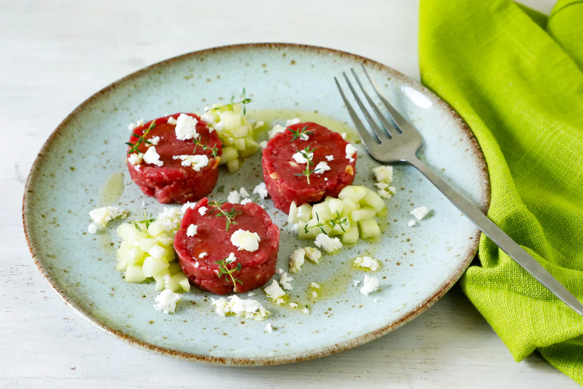 tartare-piemontese-con-limone-capperi-pinoli