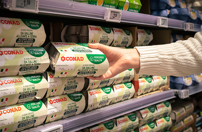Conad raggiunge quota 78% di uova cage free della marca del distributore