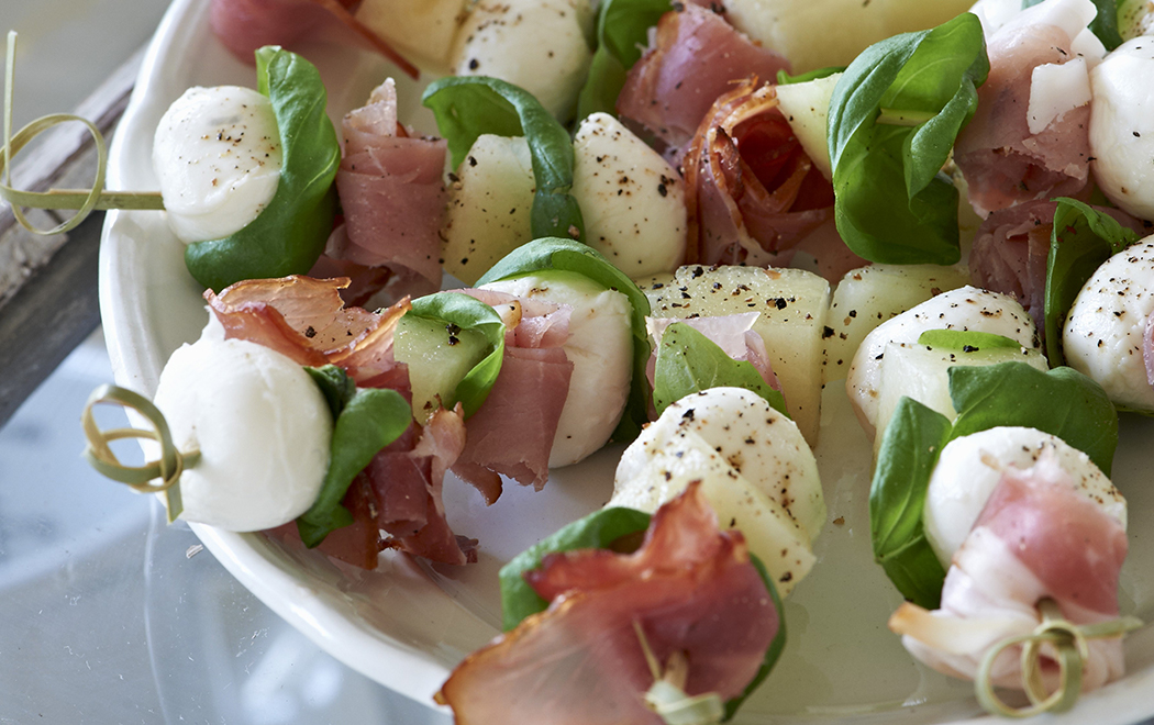 spiedini-di-mozzarella-prosciutto-e-basilico-image