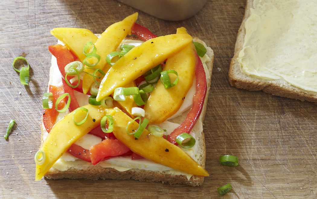 tramezzini-con-mango-peperoni-e-mozzarella-thumbnail