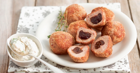 Palline-di-tacchino-tritato-ripiene-di-prugne-secche-thumbnail