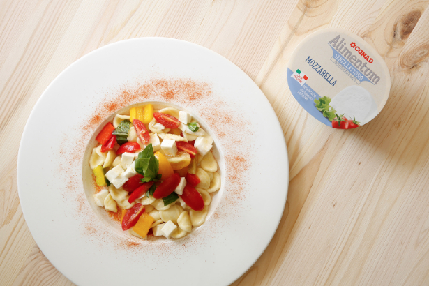 orecchiette-con-peperoni-e-mozzarella-sez-thumbnail