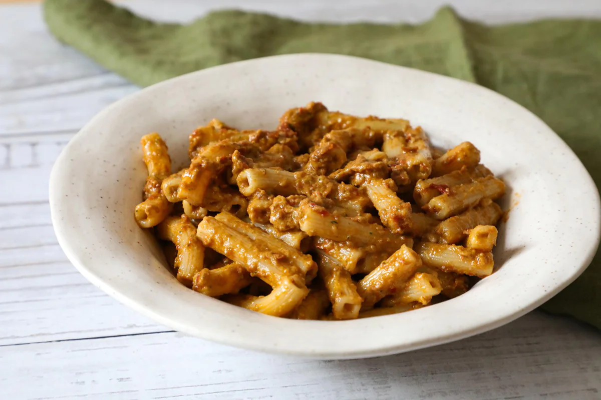 pasta-pomodori-secchi-e-basilico