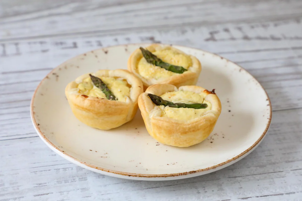 tortine-salate-asparagi-e-ricotta