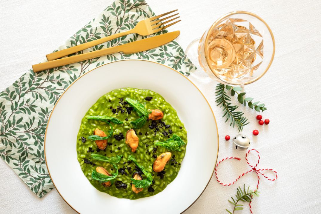 risotto-alle-cime-di-rapa-cozze-e-crumble-di-olive-thumbnail