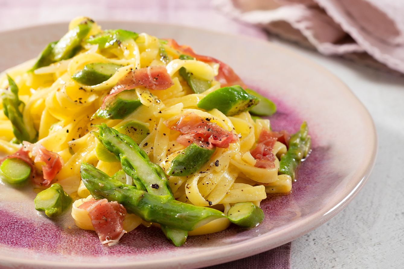 tagliatelle-con-asparagi--prosciutto-crudo-e-piave-image