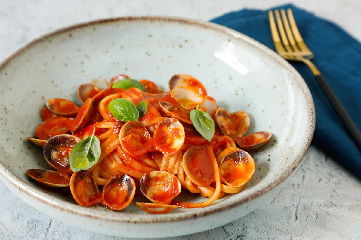 pasta-alle-vongole-al-pomodoro