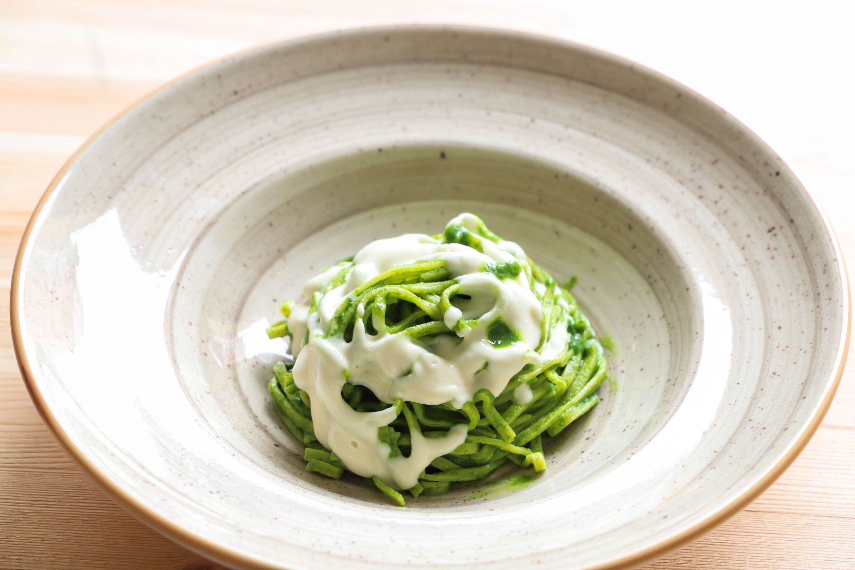 spaghetti-pesto-rucola-crema-parmigiano-image