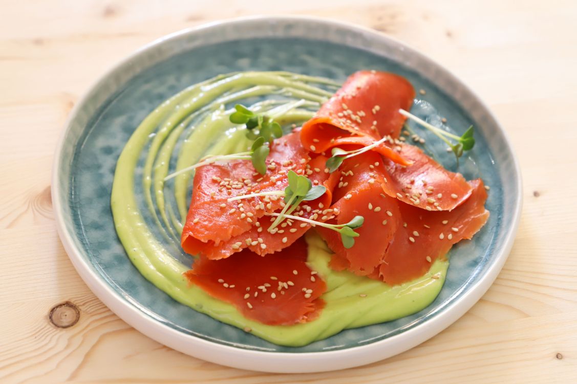 salmone-su-crema-di-avocado-thumbnail