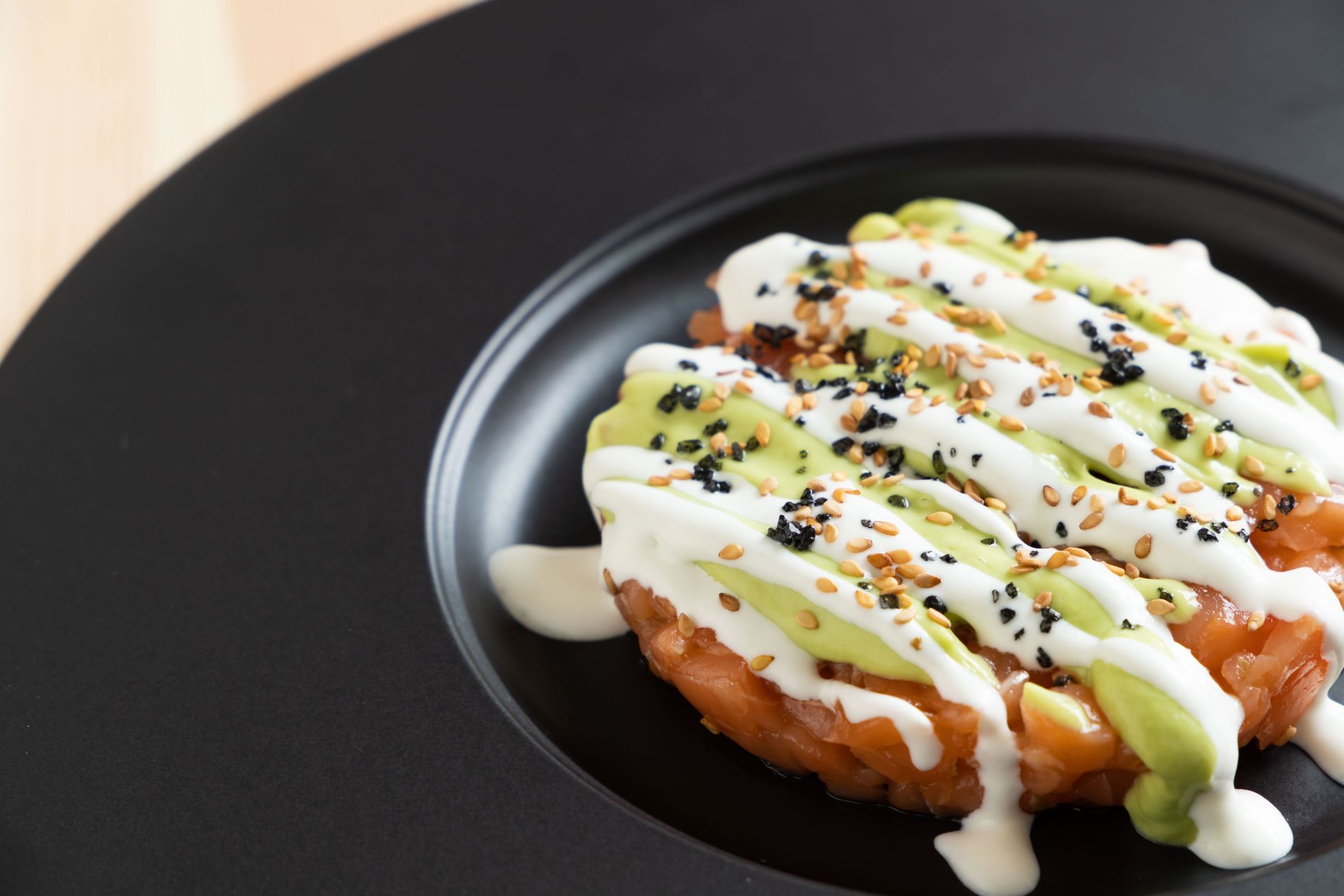 tartare-salmone-avocado-stracciatella-image