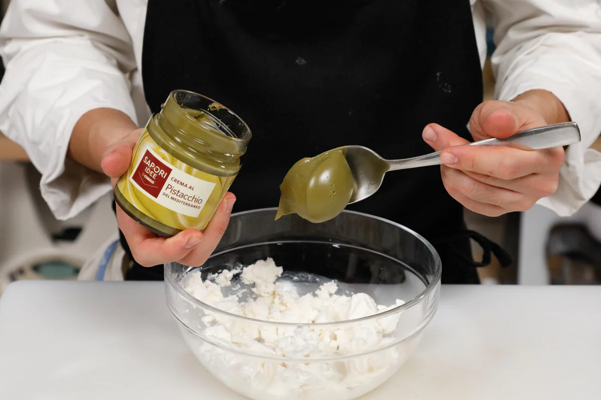 aggiungere olio e acqua